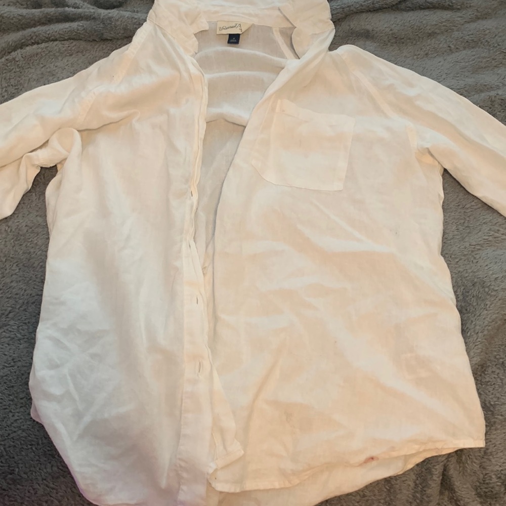 White blazer- looks elegant and classy tucked in with jeans!!